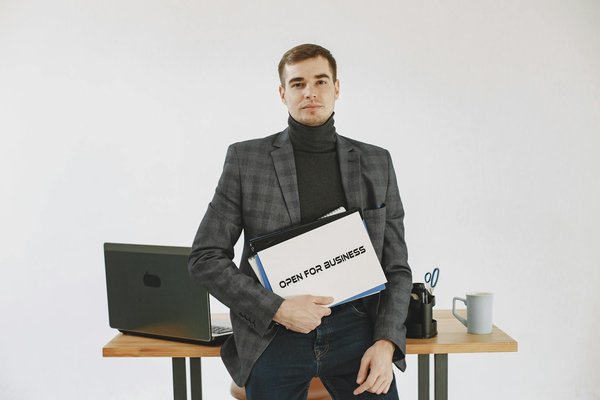 Mastering uk employment law: a vital resource for startups engaging global remote talent